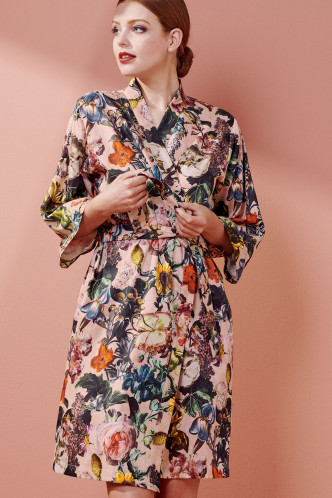 Abbildung zu Sarai Famke Kimono (401665-367) der Marke ESSENZA aus der Serie Kimono & Mäntel