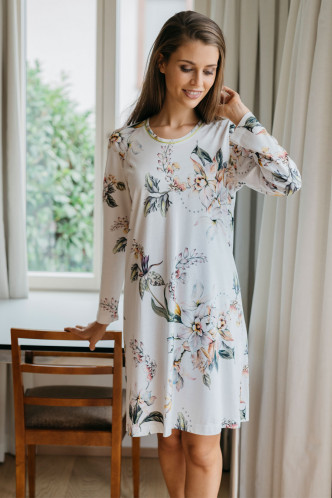 Abbildung zu Nachthemd kurz Blumenprint (1416) der Marke Hutschreuther aus der Serie Fashion 2021