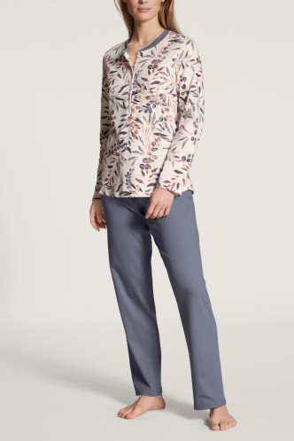 Abbildung zu Pyjama lang (46624) der Marke Calida aus der Serie Midnight Flowers