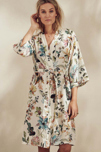 Abbildung zu Sarai Fauve Kimono (100086-279) der Marke ESSENZA aus der Serie Nightwear 2022