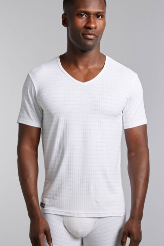 Abbildung zu V-Shirt (22062165) der Marke Bruno Banani aus der Serie Check Line 2.0