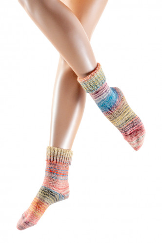 Abbildung zu Socken Regenbogenringel (15402) der Marke Crönert aus der Serie Fashion III