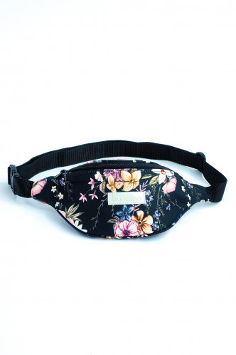 Abbildung zu Crossbody bag floral black (7002) der Marke Buntimo aus der Serie Designertaschen