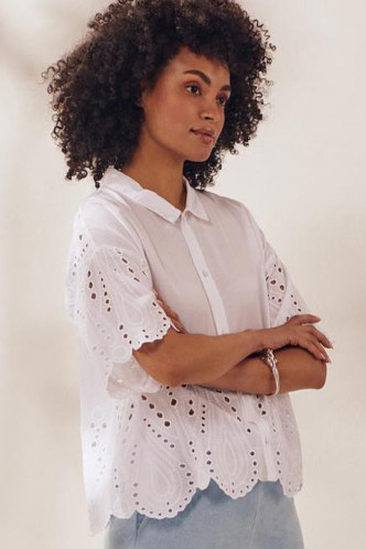 Abbildung zu Suki Tilia Pyjama Top 3/4 Sleeve (100953-562) der Marke ESSENZA aus der Serie Loungewear 2023